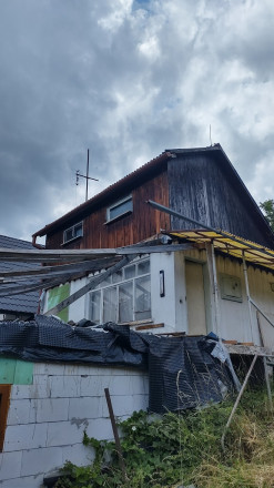 ZÁHRADA S ROZOSTAVANOU CHATOU V KAVEČANOCH - fotografia 9