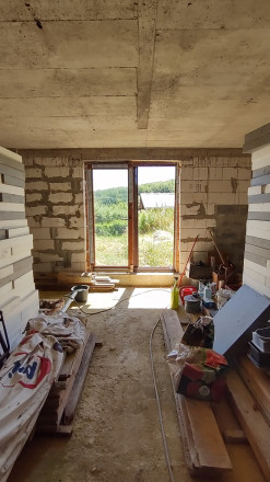 ZÁHRADA S ROZOSTAVANOU CHATOU V KAVEČANOCH - fotografia 7